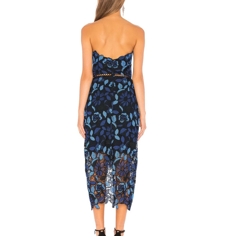 Elliatt Blue Floral Lace Midi Dress - Picture 3 of 8